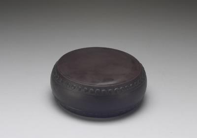 图片[2]-Drum-shaped inkstone with carved inscription and gold lacquer box, Qing dynasty, Qianlong reign (1736-1795)-China Archive